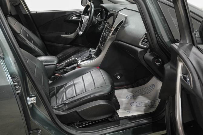 Opel Astra J Рестайлинг с пробегом 2011 года, цена 849 000 рублей, 200000 км, хэтчбек, Автокод Объявления