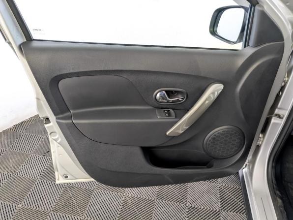 Renault Sandero II Рестайлинг с пробегом 2019 года, цена 1 240 000 рублей, 32690 км, хэтчбек, Автокод Объявления