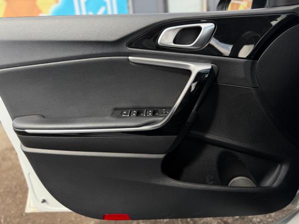 Kia Ceed III с пробегом 2020 года, цена 1 540 000 рублей, 171082 км, универсал, Автокод Объявления