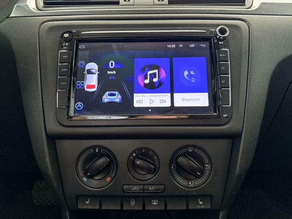 Skoda Rapid I с пробегом 2015 года, цена 947 000 рублей, 179153 км, лифтбек, Автокод Объявления