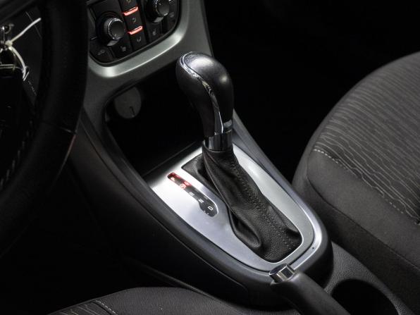 Opel Astra J Рестайлинг с пробегом 2013 года, цена 810 000 рублей, 83749 км, хэтчбек, Автокод Объявления