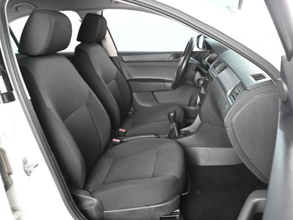 Skoda Rapid I с пробегом 2015 года, цена 850 000 рублей, 179182 км, лифтбек, Автокод Объявления