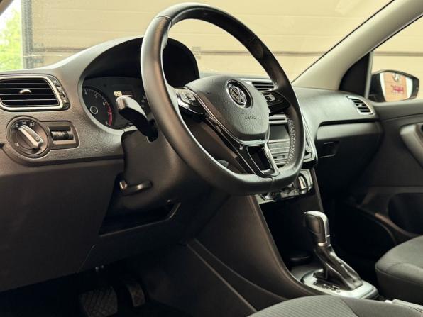 Volkswagen Polo V Рестайлинг с пробегом 2017 года, цена 1 149 000 рублей, 95000 км, седан, Автокод Объявления
