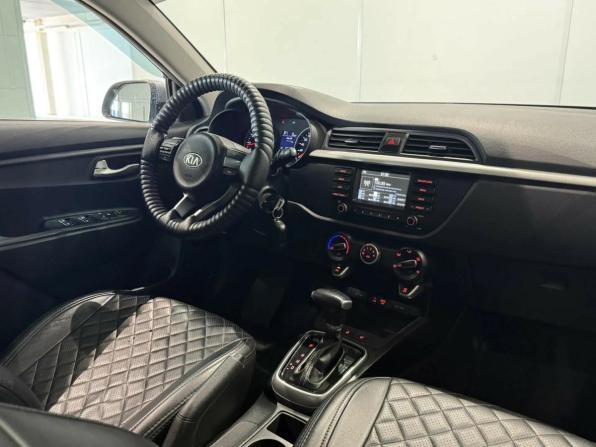Kia Rio IV Рестайлинг с пробегом 2020 года, цена 1 645 000 рублей, 64000 км, седан, Автокод Объявления