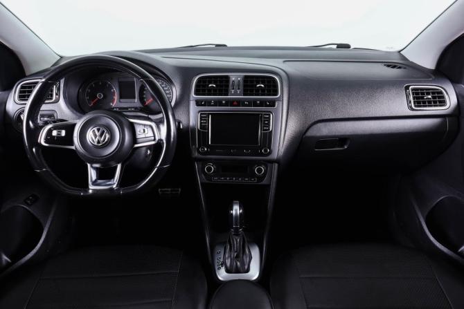 Volkswagen Polo V Рестайлинг с пробегом 2018 года, цена 1 519 000 рублей, 179000 км, седан, Автокод Объявления