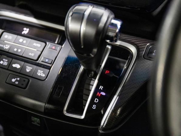 Honda Stepwgn V Рестайлинг с пробегом 2019 года, цена 2 195 000 рублей, 76109 км, минивэн, Автокод Объявления