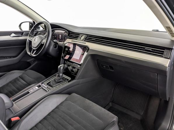 Volkswagen Passat B8 с пробегом 2018 года, цена 2 645 000 рублей, 66799 км, седан, Автокод Объявления