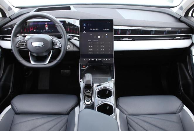 Geely Atlas II с пробегом 2024 года, цена 3 080 000 рублей, 6394 км, внедорожник, Автокод Объявления