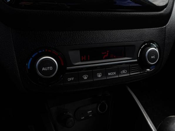 Kia Rio III Рестайлинг с пробегом 2016 года, цена 889 000 рублей, 217676 км, хэтчбек, Автокод Объявления