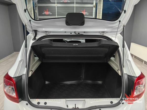 Renault Sandero II с пробегом 2015 года, цена 828 000 рублей, 136000 км, хэтчбек, Автокод Объявления