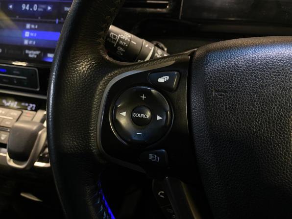 Honda Stepwgn V Рестайлинг с пробегом 2019 года, цена 2 575 000 рублей, 156620 км, минивэн, Автокод Объявления
