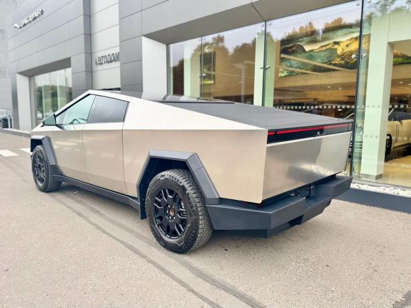 Tesla Cybertruck с пробегом 2024 года, цена 15 799 000 рублей, 2910 км, пикап, Автокод Объявления