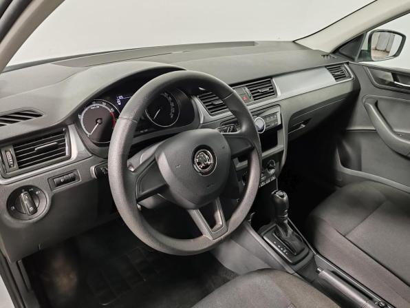 Skoda Rapid I с пробегом 2017 года, цена 1 235 000 рублей, 95459 км, лифтбек, Автокод Объявления