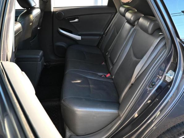 Toyota Prius III Рестайлинг (XW30) с пробегом 2011 года, цена 949 000 рублей, 367061 км, лифтбек, Автокод Объявления