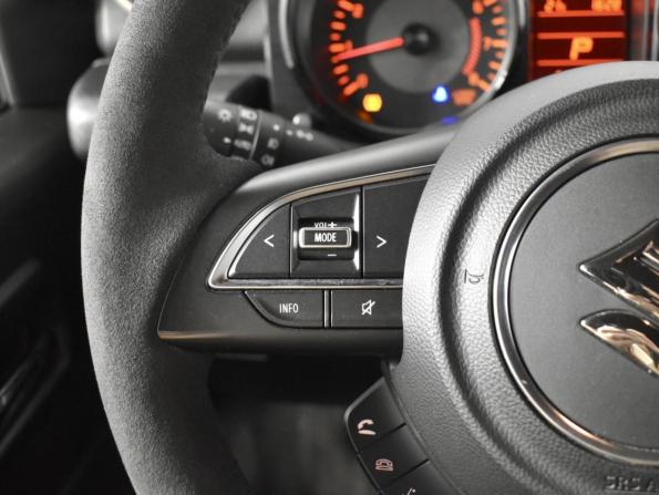 Suzuki Jimny IV с пробегом 2020 года, цена 3 396 900 рублей, 23821 км, внедорожник, Автокод Объявления