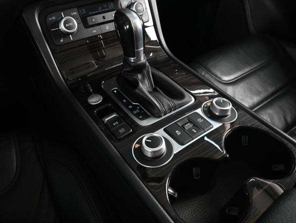 Volkswagen Touareg II Рестайлинг с пробегом 2015 года, цена 2 629 000 рублей, 228472 км, внедорожник, Автокод Объявления