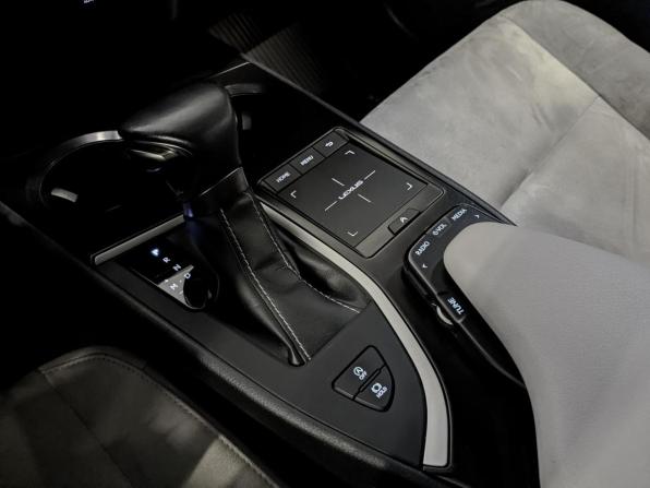 Lexus UX I с пробегом 2019 года, цена 3 300 000 рублей, 31277 км, внедорожник, Автокод Объявления