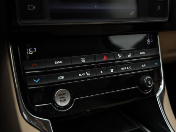 Jaguar XE I с пробегом 2017 года, цена 1 875 000 рублей, 104665 км, седан, Автокод Объявления