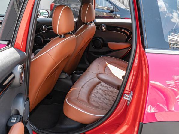 Mini Hatch III (F55/F56) Рестайлинг 2 с пробегом 2021 года, цена 2 795 000 рублей, 12126 км, хэтчбек, Автокод Объявления