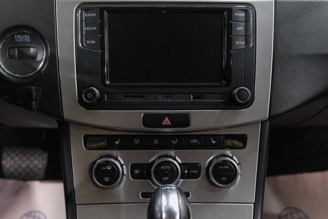 Volkswagen Passat B7 с пробегом 2012 года, цена 1 469 000 рублей, 203300 км, седан, Автокод Объявления