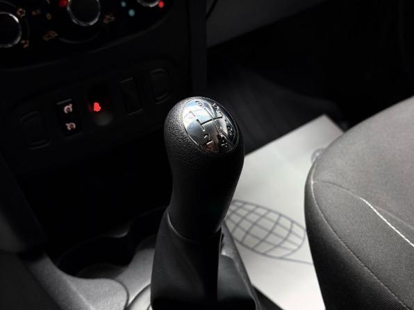 Renault Sandero II Рестайлинг с пробегом 2019 года, цена 1 299 000 рублей, 43000 км, хэтчбек, Автокод Объявления