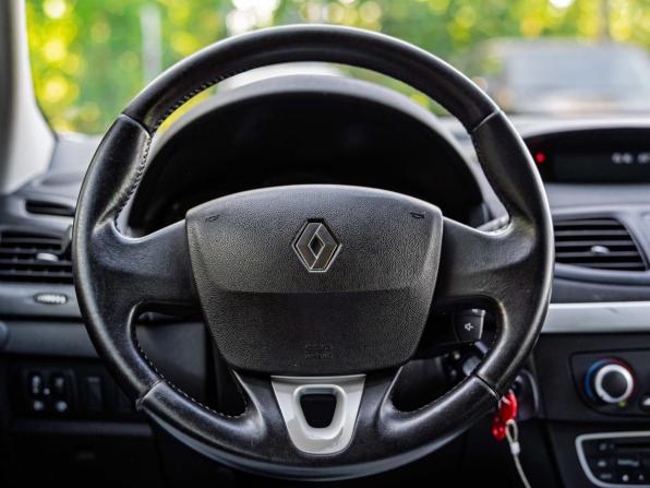Renault Megane III Рестайлинг с пробегом 2012 года, цена 548 000 рублей, 194921 км, хэтчбек, Автокод Объявления