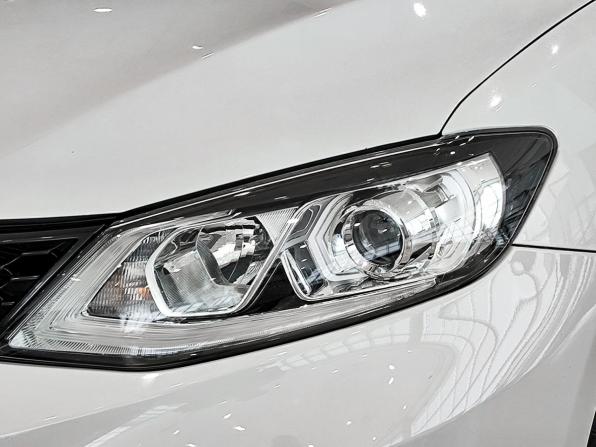Nissan Tiida II с пробегом 2015 года, цена 1 290 000 рублей, 114500 км, хэтчбек, Автокод Объявления