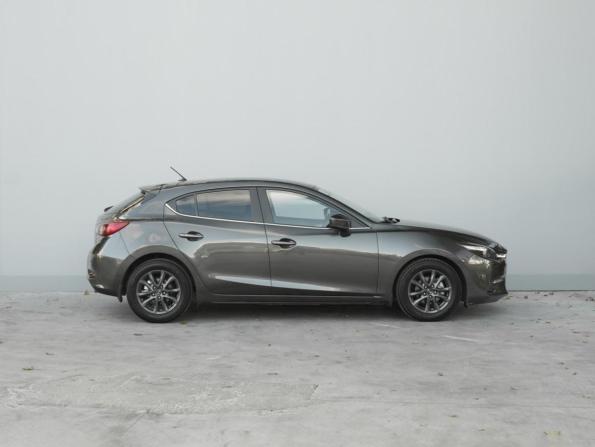 Mazda 3 III (BM) Рестайлинг с пробегом 2018 года, цена 1 659 000 рублей, 100800 км, хэтчбек, Автокод Объявления