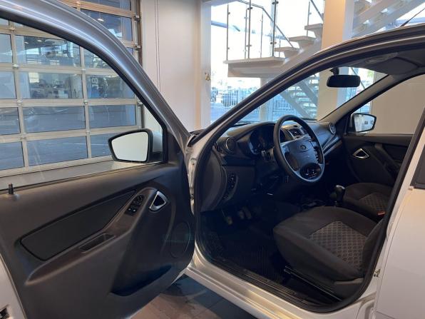 Lada (ВАЗ) Granta I Рестайлинг с пробегом 2024 года, цена 900 000 рублей, 31509 км, седан, Автокод Объявления