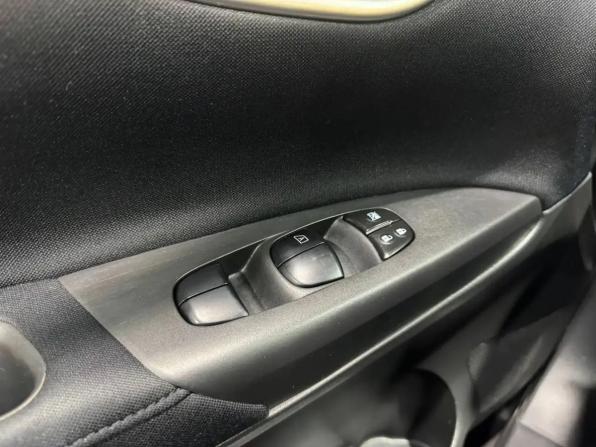 Nissan Tiida II с пробегом 2015 года, цена 935 000 рублей, 110690 км, хэтчбек, Автокод Объявления