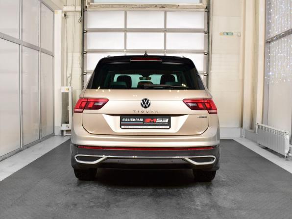 Volkswagen Tiguan II Рестайлинг с пробегом 2022 года, цена 3 649 995 рублей, 40255 км, внедорожник, Автокод Объявления