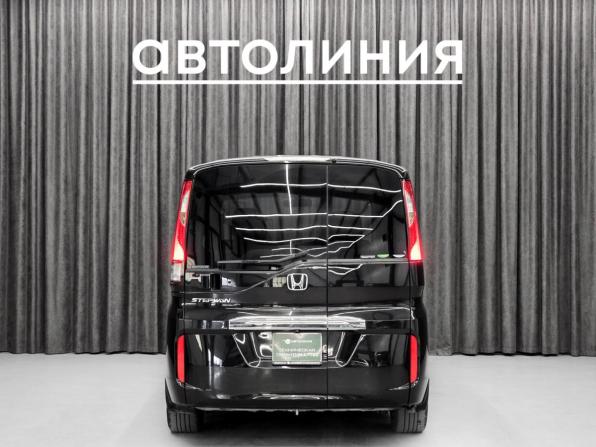 Honda Stepwgn V с пробегом 2015 года, цена 1 530 000 рублей, 138000 км, минивэн, Автокод Объявления