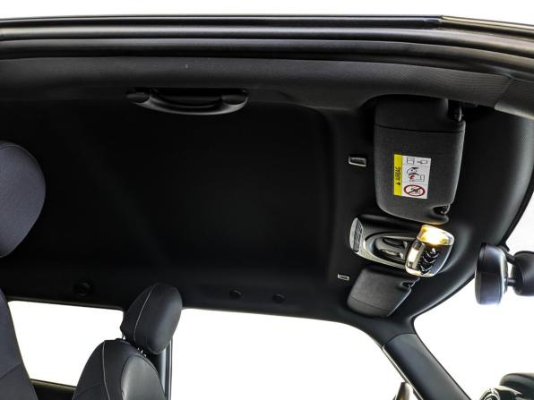 Mini Hatch III (F55/F56) Рестайлинг с пробегом 2021 года, цена 2 550 000 рублей, 66313 км, хэтчбек, Автокод Объявления