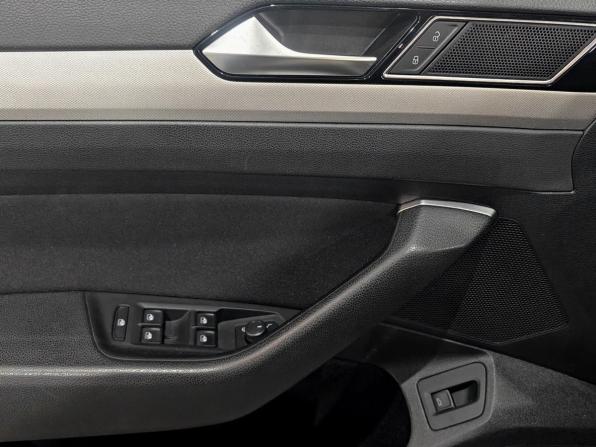 Volkswagen Passat B8 с пробегом 2018 года, цена 2 100 000 рублей, 93997 км, седан, Автокод Объявления