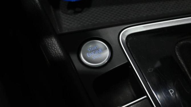 Volkswagen Jetta VII с пробегом 2020 года, цена 1 385 000 рублей, 88900 км, седан, Автокод Объявления