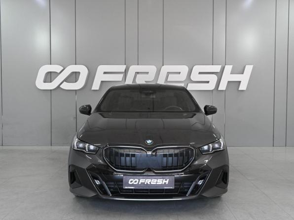 BMW 5 серии VIII (G60/G61/G68) с пробегом 2024 года, цена 7 649 000 рублей, 9460 км, седан, Автокод Объявления