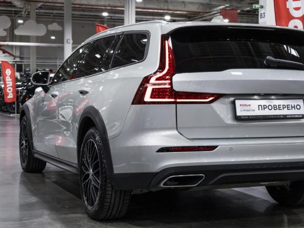 Volvo V60 Cross Country II с пробегом 2020 года, цена 3 549 898 рублей, 118075 км, универсал, Автокод Объявления
