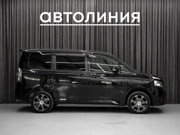Toyota Voxy II (R70) с пробегом 2009 года, цена 1 420 000 рублей, 182800 км, минивэн, Автокод Объявления