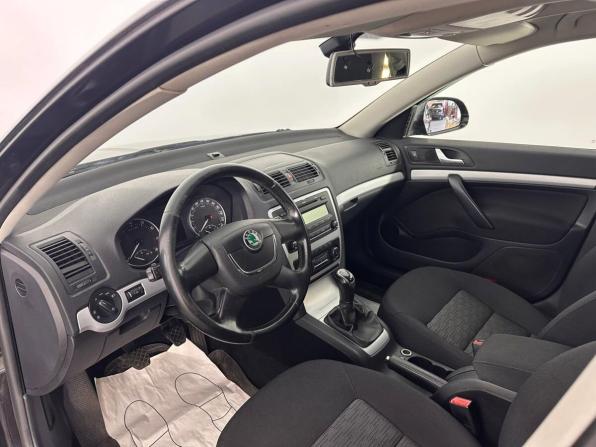 Skoda Octavia II (A5) Рестайлинг с пробегом 2010 года, цена 708 000 рублей, 163874 км, лифтбек, Автокод Объявления