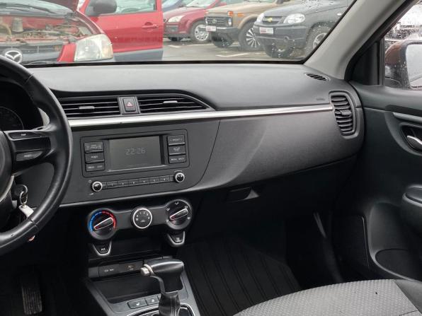 Kia Rio IV Рестайлинг с пробегом 2021 года, цена 979 000 рублей, 131420 км, седан, Автокод Объявления