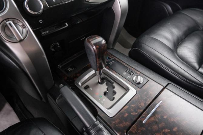 Toyota Land Cruiser 200 Series Рестайлинг 1 с пробегом 2013 года, цена 4 399 000 рублей, 365000 км, внедорожник, Автокод Объявления