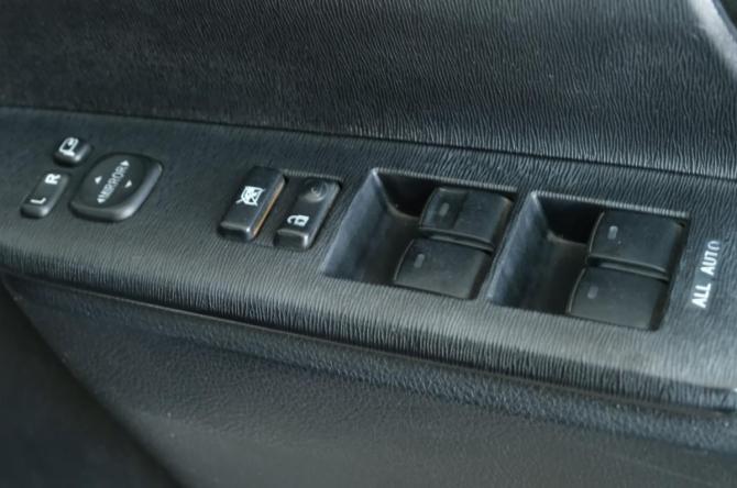 Toyota Noah II (R70) с пробегом 2010 года, цена 1 159 000 рублей, 281000 км, минивэн, Автокод Объявления