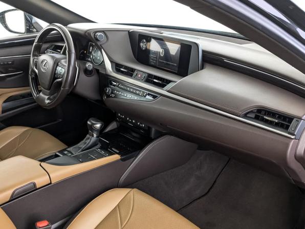 Lexus ES VII с пробегом 2018 года, цена 3 370 000 рублей, 114624 км, седан, Автокод Объявления