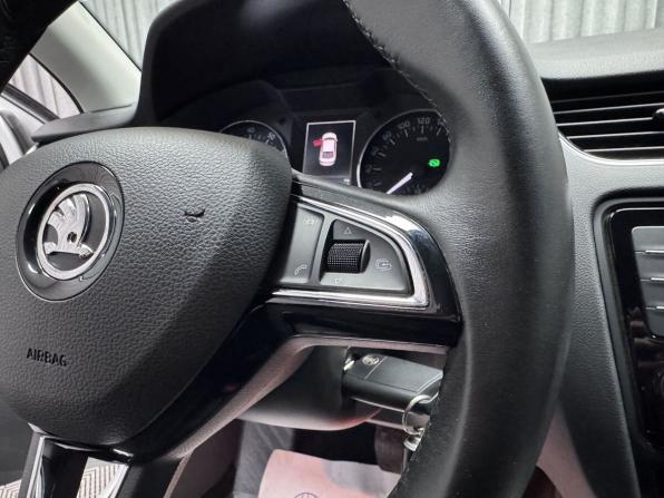 Skoda Yeti I Рестайлинг с пробегом 2015 года, цена 1 470 000 рублей, 71761 км, внедорожник, Автокод Объявления