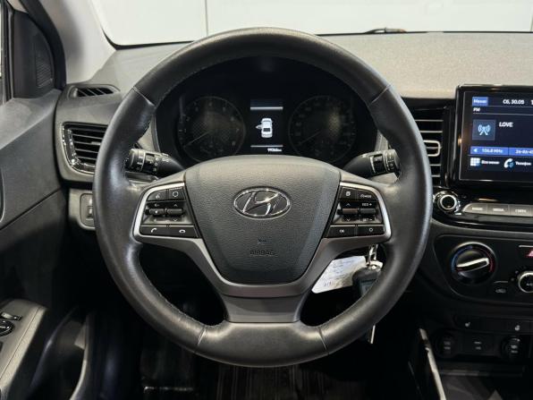 Hyundai Solaris II Рестайлинг с пробегом 2021 года, цена 1 330 000 рублей, 99365 км, седан, Автокод Объявления