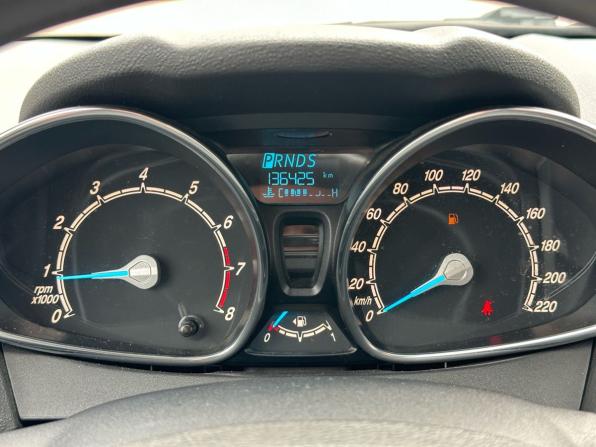 Ford Fiesta Mk6 Рестайлинг с пробегом 2015 года, цена 828 000 рублей, 136100 км, хэтчбек, Автокод Объявления