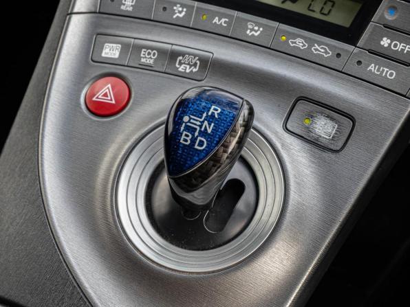 Toyota Prius III Рестайлинг (XW30) с пробегом 2012 года, цена 1 239 000 рублей, 175854 км, лифтбек, Автокод Объявления