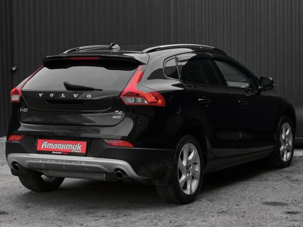 Volvo V40 Cross Country I с пробегом 2014 года, цена 1 650 000 рублей, 106567 км, хэтчбек, Автокод Объявления
