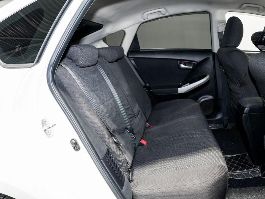 Toyota Prius III Рестайлинг (XW30) Чита  - изображение 5