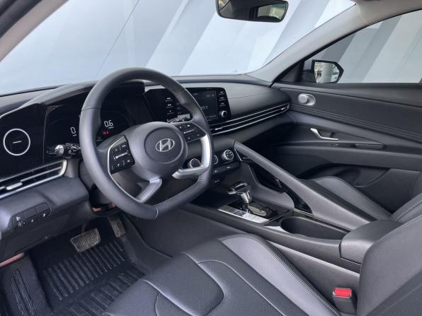 Hyundai Elantra VII (CN7) Рестайлинг с пробегом 2024 года, цена 2 770 000 рублей, 5926 км, седан, Автокод Объявления